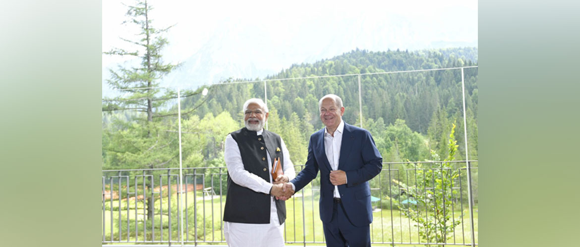  Prime Minister Shri. Narendra Modi with German Chancellor Olaf Scholz in the G7 Summit.